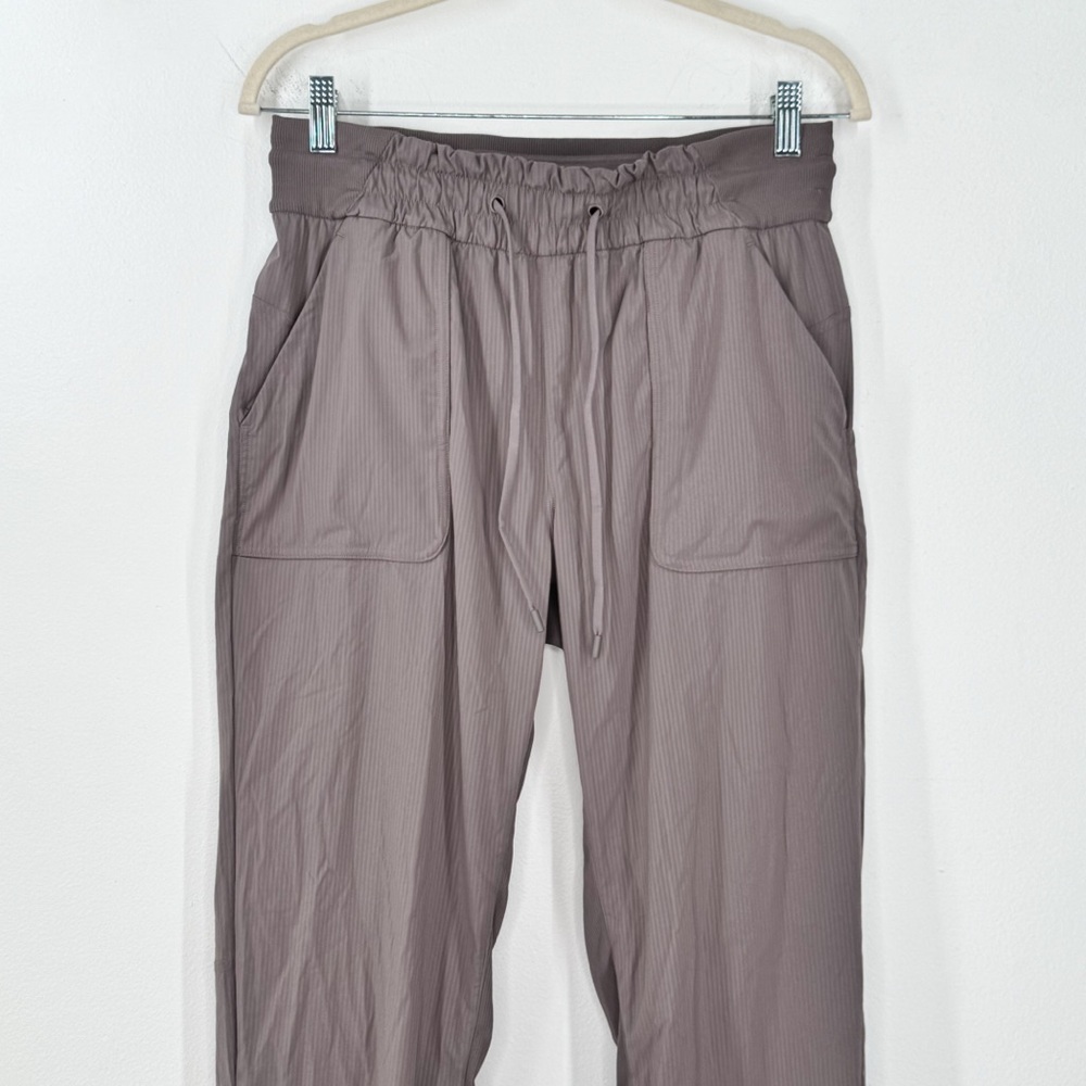 Lululemon Beyond The Studio Crop Pants in Lunar Rock Women’s Size 8 - Picture 3 of 11